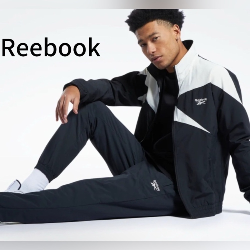 ✨Host pick✨NWOT Reebok Unisex Classic Vector Black and White Tracktop